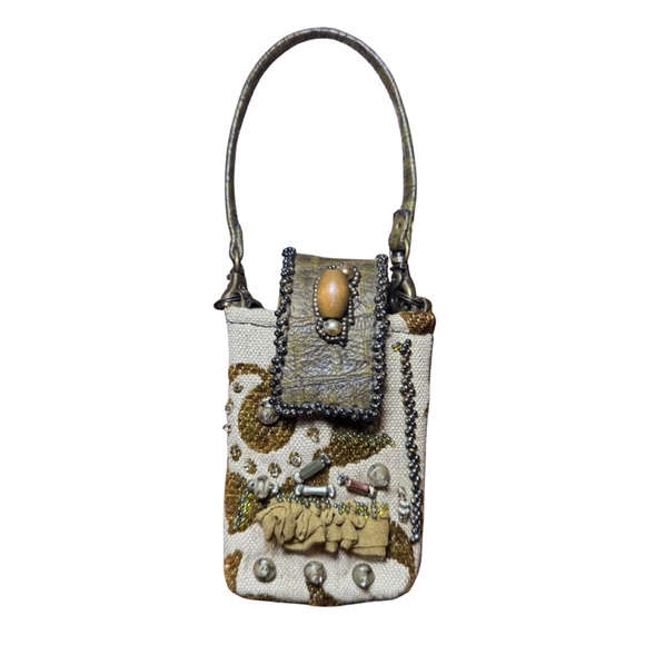 Mary Frances Wristlet Bag Cream and Gold Beaded Tapestry 4.5" X 3" - Picture 1 of 8